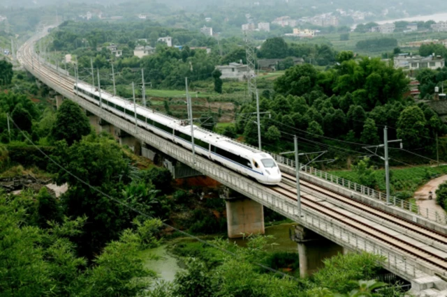 China Railway Eryuan Engineering Group က တည်းဆောက်ထားတဲ့ ရထားလမ်းပိုင်းတစ်ခု
