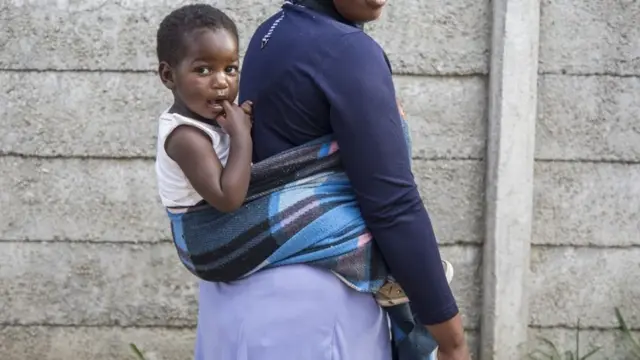 Nwa nọ n'azụ nne ya