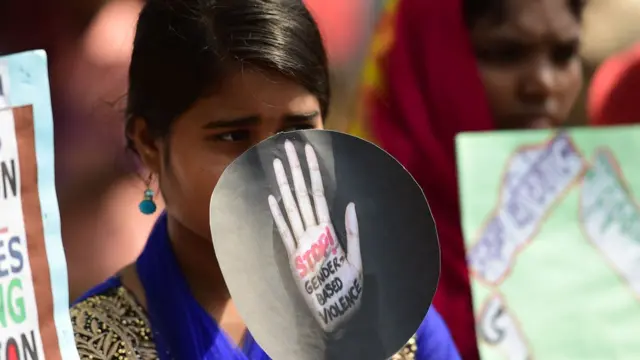 মিথ্যে মামলা সম্পর্কে মানবাধিকার কর্মীরা দ্বিমত পোষণ করছেন