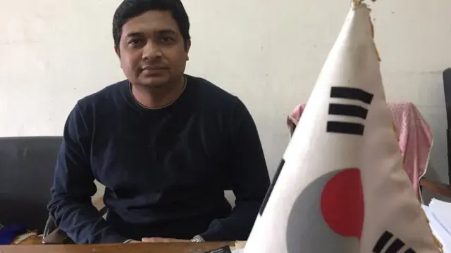 প্রায় দশ বছর ধরে কোরিয়ান ভাষা শেখান এমদাদ হোসেন মিথুন।