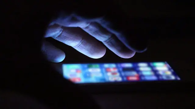 బ్లూలైట్ ఫోన్లు టెక్నాలజీ నిద్ర స్క్రీన్ స్క్రోలింగ్