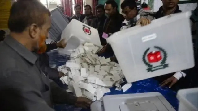 হলফনামায় ভুল বা অসত্য তথ্য শাস্তিযোগ্য বলছেন আইনজীবীরা