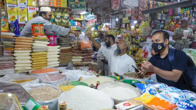 ঢাকার একটি বাজার 