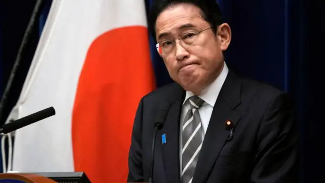 岸田文雄首相、自民党総裁選に立候補しないと表明 首相退任へ - BBCニュース