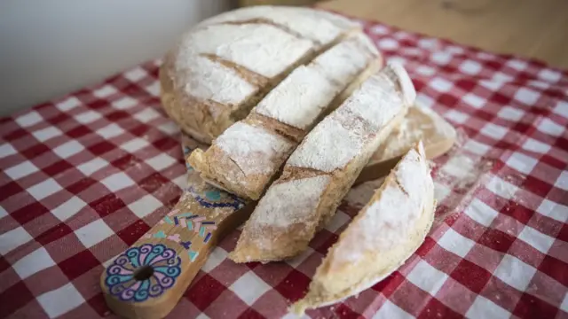 نان در خانه