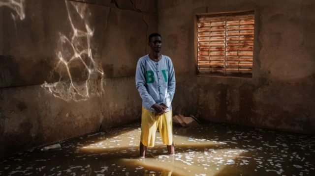 Wannan makarantar da ambaliya ta mamaye a makon da ya gabata a Senegal har yanzu ruwan yana nan - ranar Talata