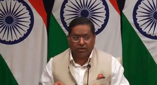 परराष्ट्र मंत्रालयाचे प्रवक्ते रणधीर जायसवाल म्हणाले की बांगलादेशातील परिस्थितीबाबत दोन्ही नेत्यांमध्ये सविस्तर चर्चा झाली