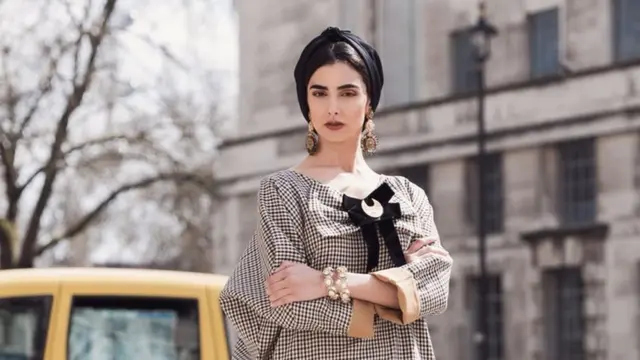 عارضة ترتدي من مجموعة رمضان