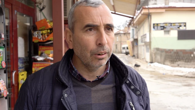 Büyükgökçeli Köyü Muhtarı Selçuk Öztürk, hayvancılık yapanların jeneratörlerle kesinti günlerini geçirmeye çalıştığını söylüyor.