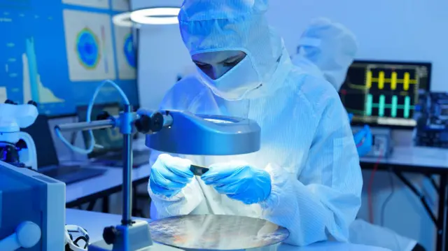 கணினி சிப் உற்பத்தியில் சீனா, தைவானை இந்தியாவால் முந்த முடியுமா?