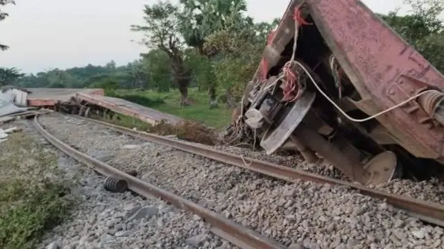 ကျောက်ရထားတစ်စီးလည်း မိုင်းထိခဲ့တယ်လို့ သိရ