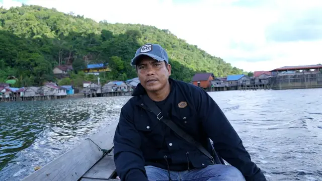 Di tengah upayanya mengembangkan potensi non-kayu hutan mangrove Batu Ampar, Suheri mengaku tidak ada sentuhan dari pemerintah untuk merangkul para petani arang.