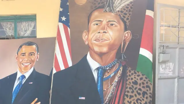 Obama akiwa amevalia nguo za kitamaduni za kabila la wajaluo