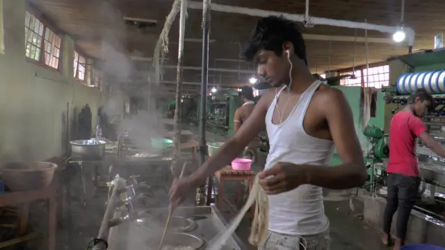 રેશમના કારખાની એક તવસીર