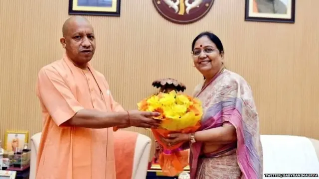 योगी आदित्यनाथ के साथ बेबी रानी मौर्य