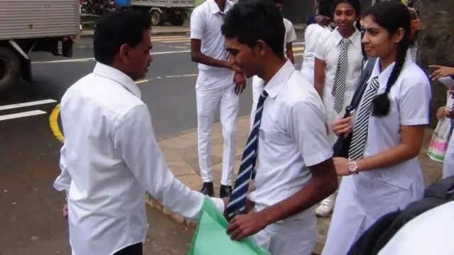 3 இலட்சத்து 15 ஆயிரம் பேர் பரீட்சை எழுதுகின்றனர்.