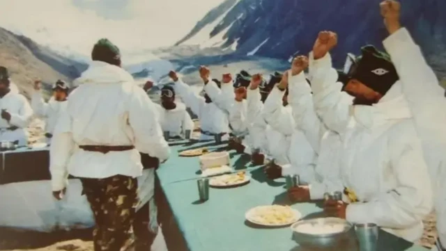 کھانا پکانے میں بھی شدید دشواری آتی ہے اس لیے ڈبہ بند کھانوں کا استعمال زیادہ ہوتا ہے