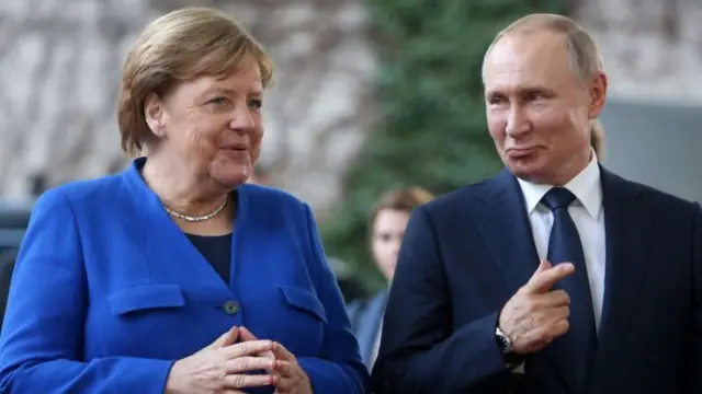 જર્મનીનાં પૂર્વ ચાંસેલર એંજેલા મર્કેલ અને પુતિન