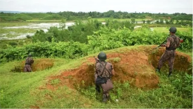 বাংলাদেশ মিয়ানমার সীমান্তে বিজিবি সদস্যদের পাহারা
