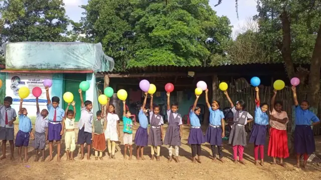 शिक्षक दिनः गडचिरोलीतल्या मांतय्या गुरुजींनी शाळेमधून असा केला गावाचा कायापालट
