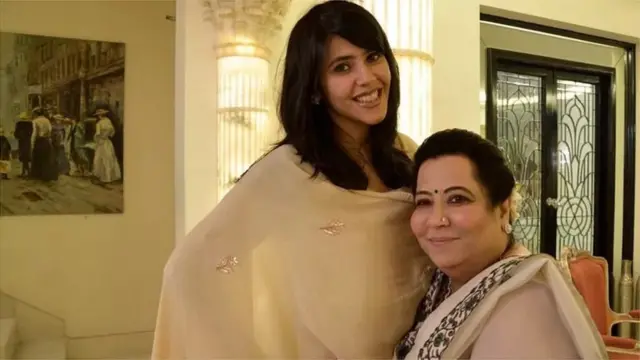 తల్లి శోభా కపూర్‌తో ఏక్తా కపూర్