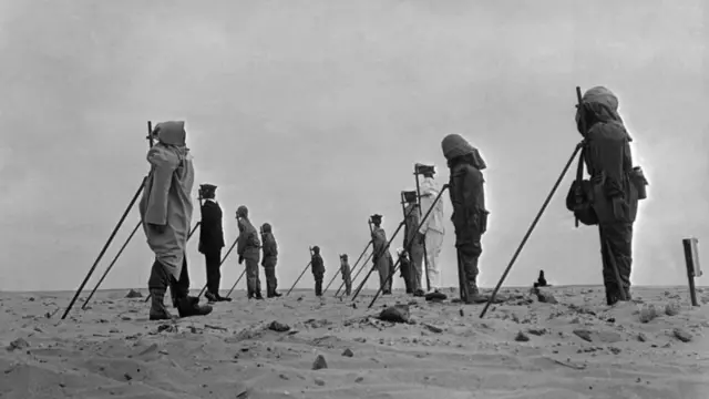 Mannequins installés en Algérie avant le troisième essai atomique de la France en 1960.