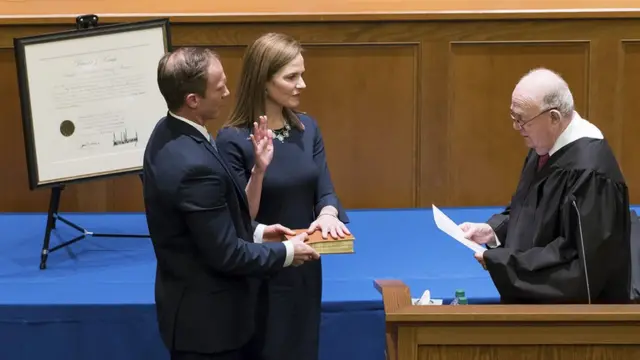 Juramento de Amy Coney Barrett como jueza de corte de apelaciones