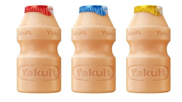 Tres botellas de Yakult