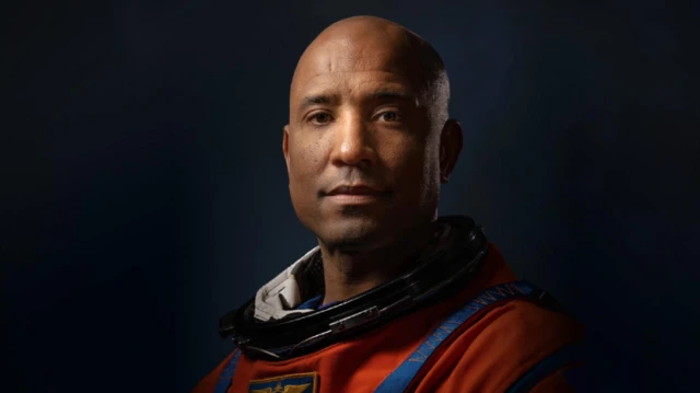 Foto oficial del astronauta Victor J Glover 