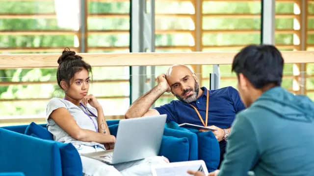 Выпендреж и позиция всезнайки - гарантия того, что вас возненавидят с первого же дня