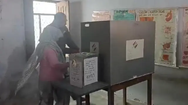 ভোট নেওয়া চলছে