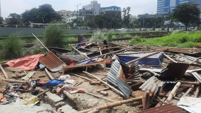 মন্দিরের ভাঙা স্থাপনা