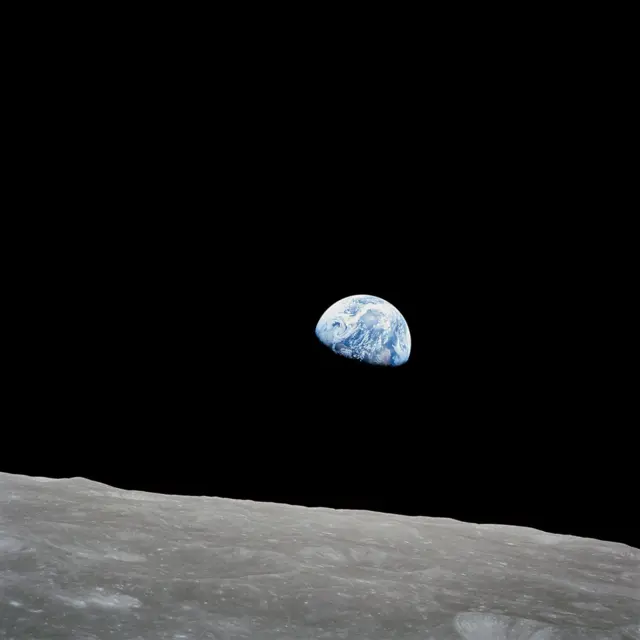 'பூமி உதயம்' (Earthrise) எக்காலத்திலும் அதிகம் மறுபதிப்பு செய்யப்பட்ட படங்களுள் ஒன்றாகத் திகழ்ந்ததுடன், சுற்றுச்சூழல் இயக்கத்திற்குப் புத்துயிர் அளித்ததாகவும் கூறப்படுகிறது