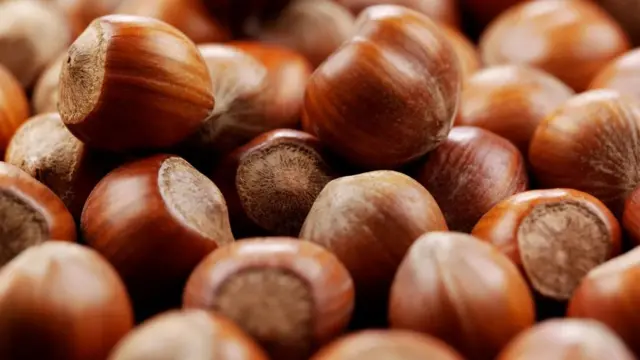 Naširoko se smatra da su sirovi orašasti plodovi bolji za vas od prerađenog putera