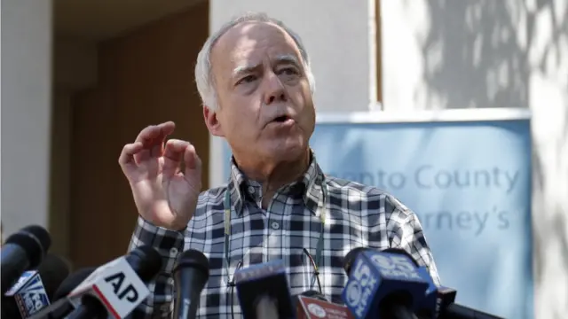 Bruce Harrington, hermano de una de las víctimas del "asesino del Golden State" en rueda de prensa