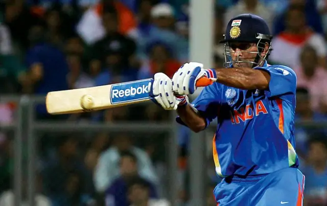 महेंद्र सिंह धोनी.