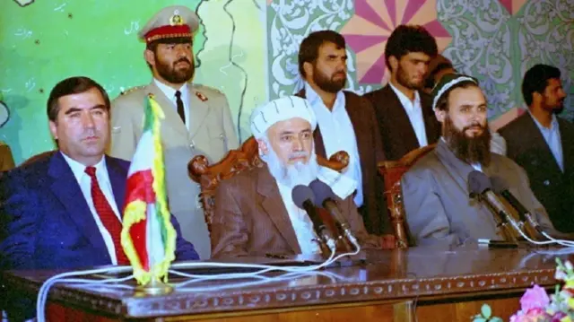 از راست به چپ: سید عبدالله نوری، برهانالدین ربانی، امامعلی رحمان، کابل مه ۱۹۹۵