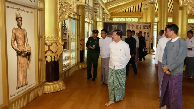 စစ်ခေါင်းဆောင် ဗိုလ်ချုပ်မှူးကြီး မင်းအောင်လှိုင်