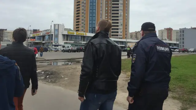 Полиция и задержанный