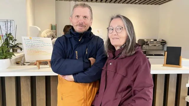 پټریشیا وایي، کلیوال ژوند لکه ریښتنی ژوند داسې دی.