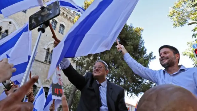 سیاستمداران راست افراطی ایتامار بن گویر (چپ) و بتسالل اسموتریچ (راست) بخشی از دولت ائتلافی بنیامین نتانیاهو هستند