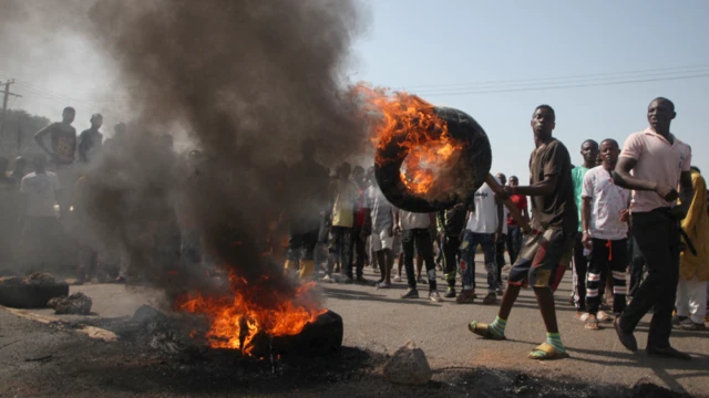 Residents of the Gauraka community of Niger State built a bonfire on the Kaduna-Abuja highway near Abuja, Nigeria - Monday 24 May 2021