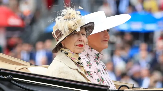 Princeza Ana (levo) i grofica od Veseksa