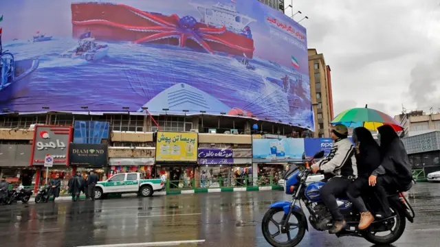 دیوارنگاری درباره نفتکشی با پرچم عمان
