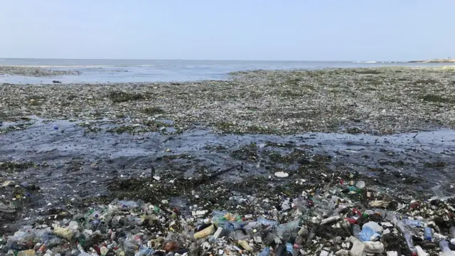 Basura en el Malecón de Santo Domingo, República Dominicana