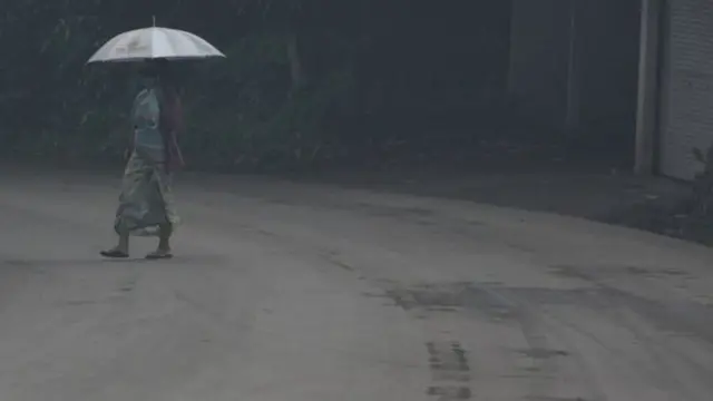 Dambas ayaa waddooyinka ku soo daatay waqooyiga bari ee Bali