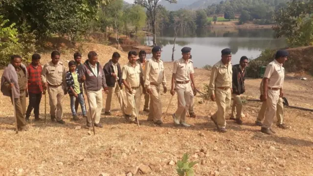 વન અધિકારીઓ