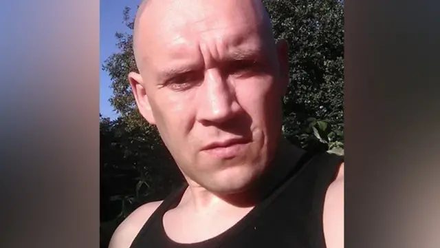 پلیس توانست با ردگیری محل جغرافیایی حساب فیسبوکی که به نام ریچارد پیوسیس باز شده بود به او نزدیک شود