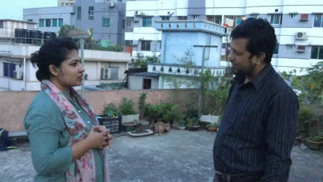 সংবাদদাতা ফারহানা পারভীনের সাথে কথা বলছেন আবু সাদ