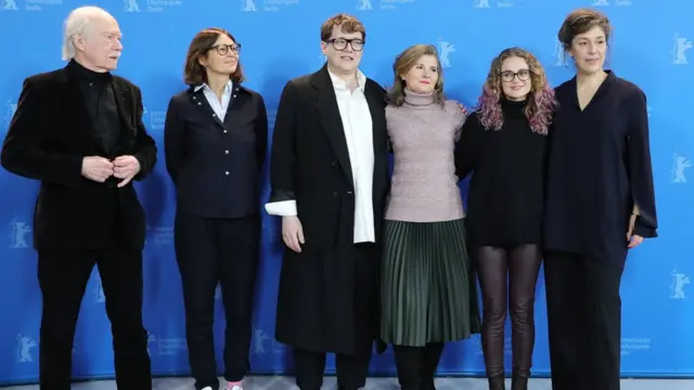 Никто из съемочной группы "Дау" публично на насилие не жаловался